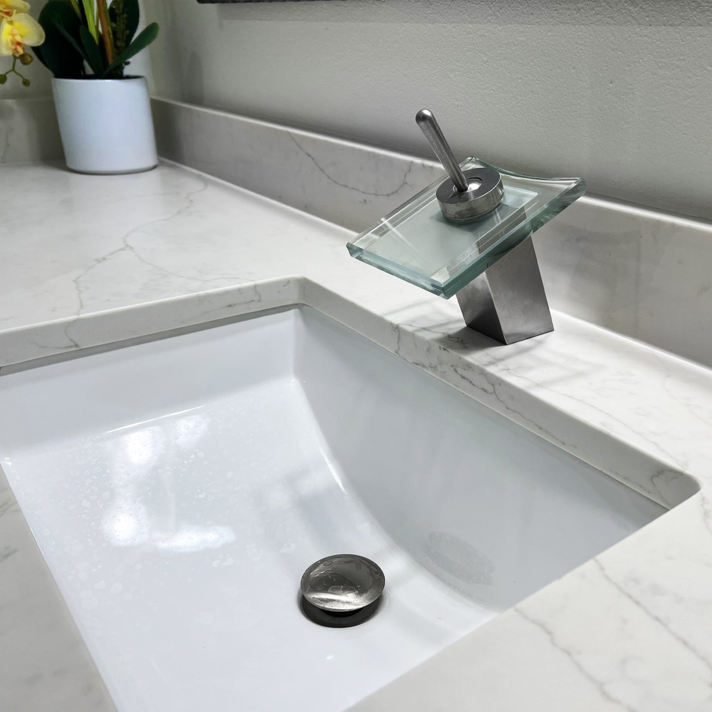 Modern Single Handle Waterfall Lavatory Faucet GF-010 Series