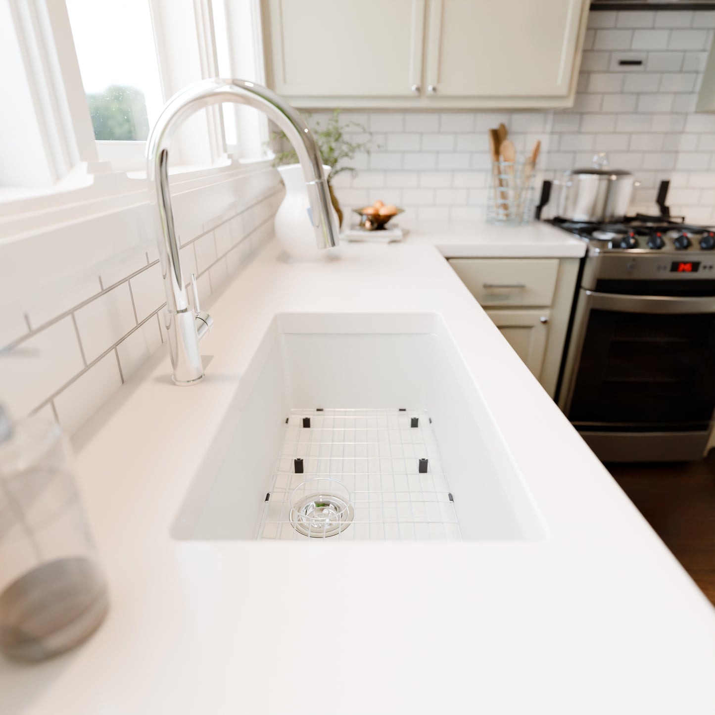 StoneCore 30-inch Single Bowl Kitchen Sink in Alpine White - NKS-SC30SB-ALPWHT