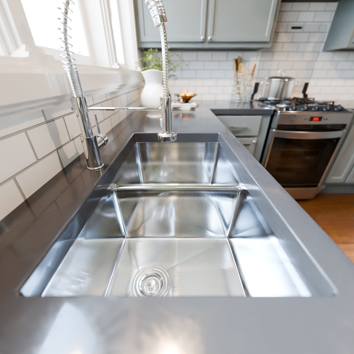 33-inch Stainless Steel Double Bowl Kitchen Sink - NKSS-R10331910DB